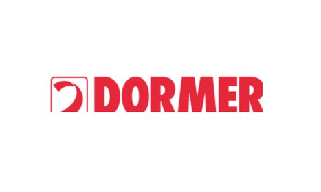 Das Dormer-Logo in roter Schrift mit einem stilisierten Halbkreis-Symbol links.