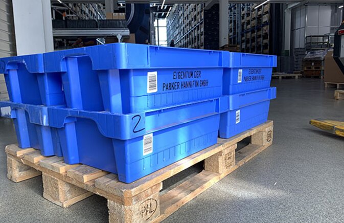 Logistik ohne Karton und Verpackungsmüll –  Umstellung auf Mehrwegbehälter-Belieferung beim Hersteller PARKER Hannifin