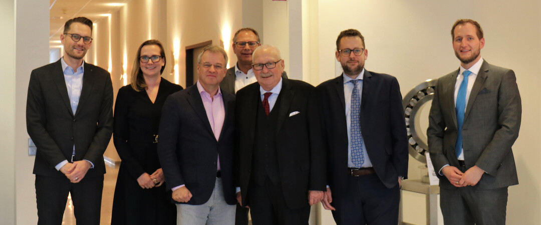 SKF Group CEO Alrik Danielson zu  Besuch in Dachau