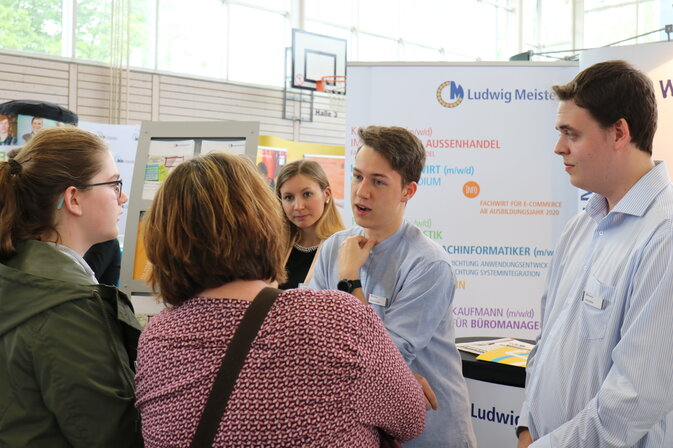 Erfolgreiche Job Informationsmesse in Dachau