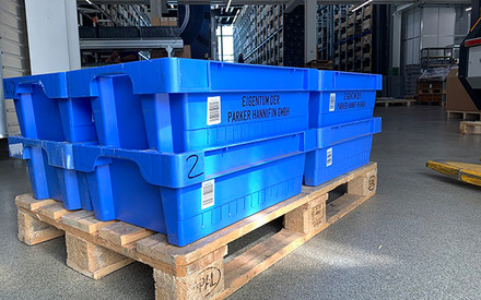 Logistik ohne Karton und Verpackungsmüll –  Umstellung auf Mehrwegbehälter-Belieferung beim Hersteller PARKER Hannifin