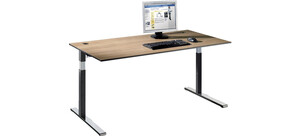 Ein moderner Schreibtisch mit Holzoberfläche, darauf ein Monitor, eine Tastatur und eine Maus.