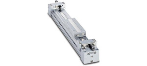 Ein silberner, kolbenstangenloser Zylinder in Nahaufnahme auf weißem Hintergrund.