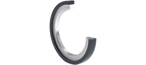 Eine Kolbendichtung in seitlicher Ansicht mit metallischer und gummierter Oberfläche.