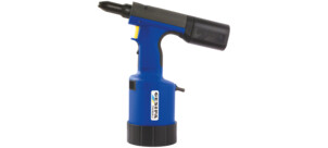 Ein blaues, pneumatisches Nietwerkzeug mit schwarzem Griff und der Aufschrift "GESIPA Taurus 2".