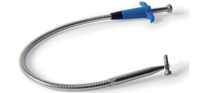 Ein flexibler Greifarm mit einem blauen Griff für schwer erreichbare Orte.